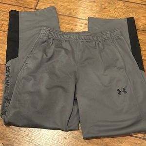 Boys Under Armour pants size YXL. Loose fit.